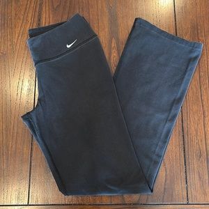 Women’s medium Nike black flare yoga pants